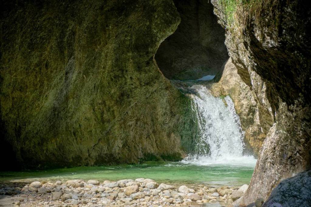 wasserfall in der almbachklamm