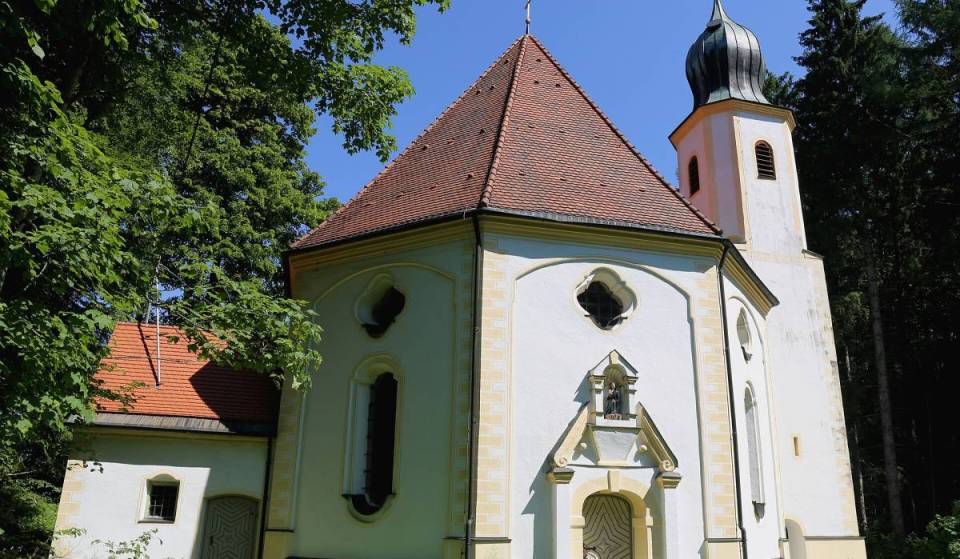 Just 45 minutes from Munich, nestled in the middle of the forest, stands a Baroque-style pilgrimage church over 300 years old, featuring 160 votive images and a magnificent ceiling fresco