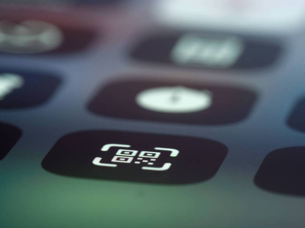 qr cde scanner auf einem smartphone