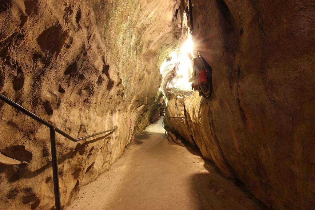 A journey through the cave