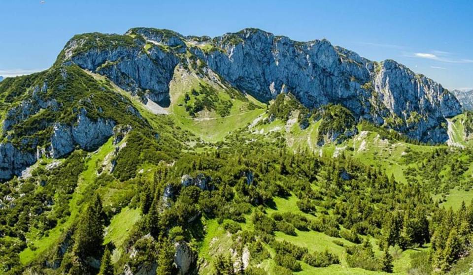Nur eine Stunde von München entfernt bietet dieser 1.800 Meter hohe Bergrücken das ultimative Wanderabenteuer