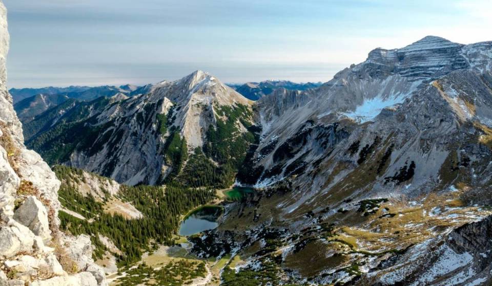 Just 2 hours from Munich, you’ll find two breathtaking mountain lakes with a 130-meter-high waterfall, where Ludwig II spent his summers and rowed across the water under the full moon