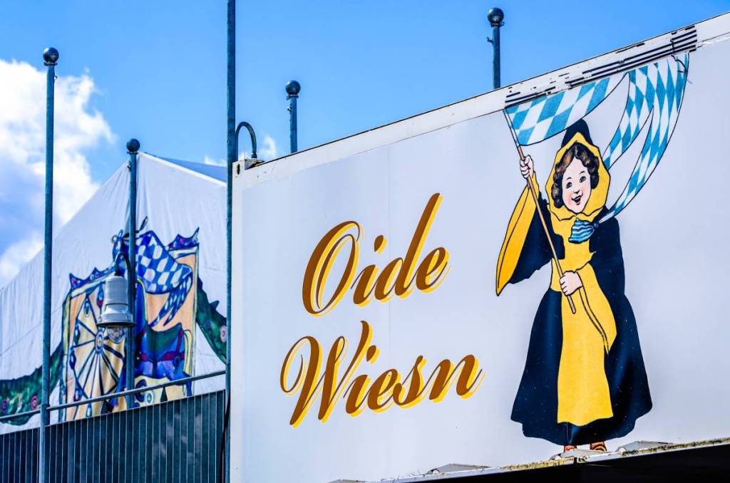 oide wiesn schriftzug mit münchner kindl