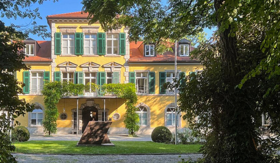 Ein Stück Paris mitten in Schwabing: Dieses verträumte Schlösschen bleibt auf dem Weg zum Englischen Garten meist unentdeckt