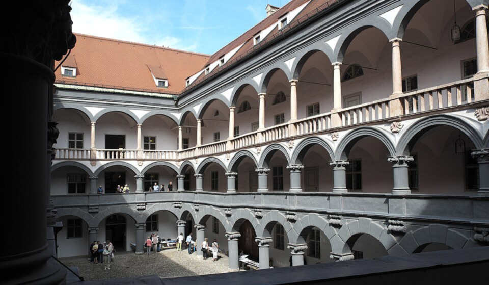Mitten in der Münchner Altstadt versteckt sich dieses Renaissance-Denkmal, das darauf wartet, von euch entdeckt zu werden