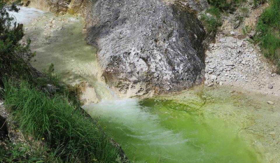 Keine 2 Stunden von München wandert ihr das ganze Jahr kostenlos durch diese 2,5 Kilometer lange „Klamm der 100 Gumpen“, die trotz ihrer abwechslungsreichen Landschaft kaum jemand kennt
