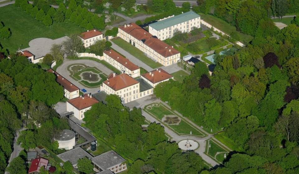 Im Münchner Südwesten liegt ein ehemaliges Jagdschloss mit Barockgarten, das den Spitznamen „Klein Nymphenburg“ trägt und demnächst für nur einen Tag kostenlos seine Pforten für euch öffnet