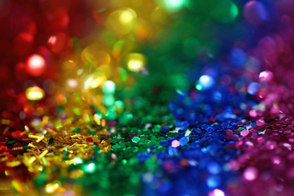 regenbogenflagge mit glitzer dargestellt