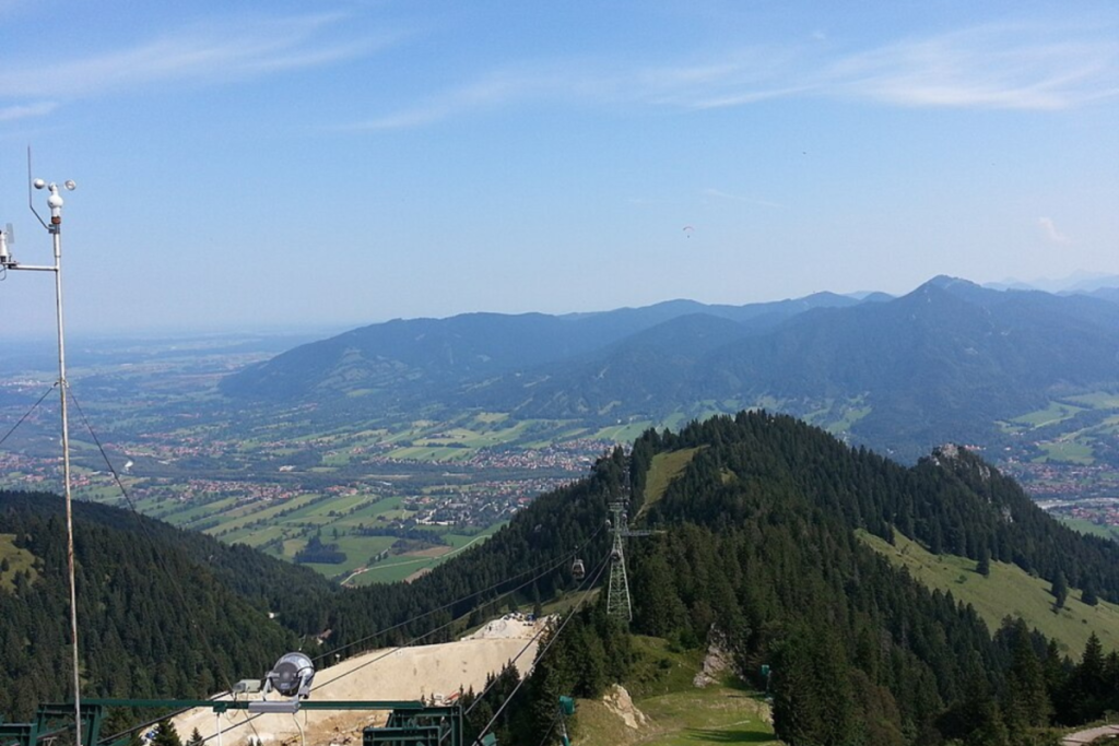 Blick vom Brauneck Panoramarestaurant nach Lenggries
