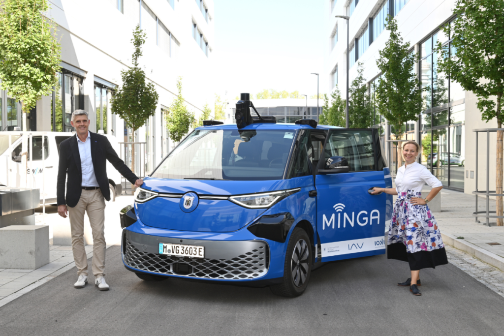 Präsentation des autonomen MINGA-Shuttles