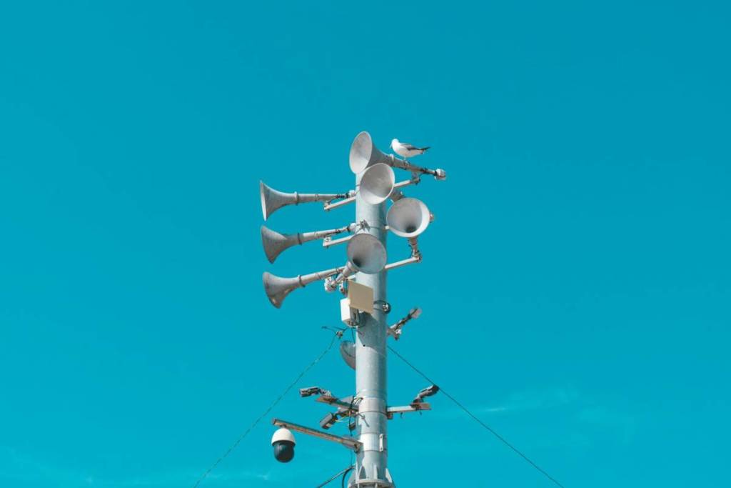 sirenen an einem mast