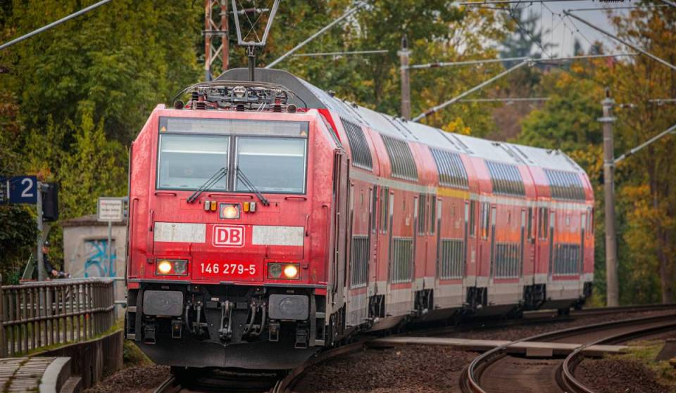 Nur noch zwei Regionalzüge in der Stunde zwischen München und Augsburg: Pendler wehren sich gegen geplante Streichungen der DB