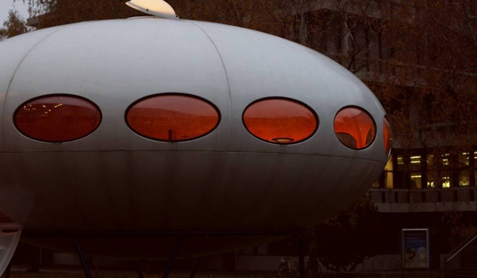 Das Münchner Futuro-Haus ist nur eines von rund 60 Stück auf der Welt – wir zeigen euch, was sich im Inneren des UFOs verbirgt