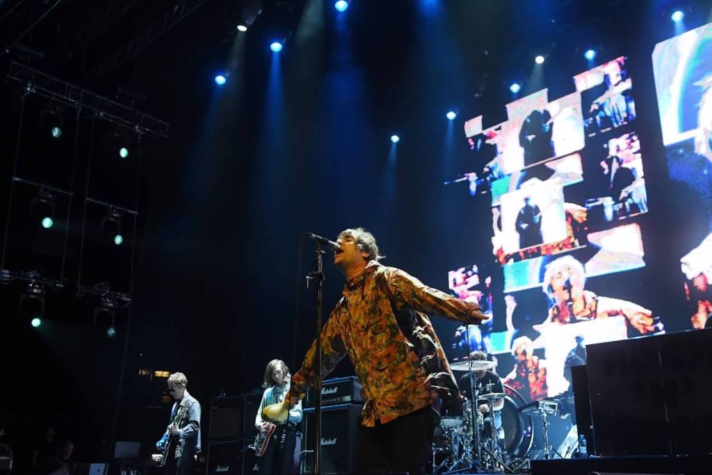 Oasis on stage