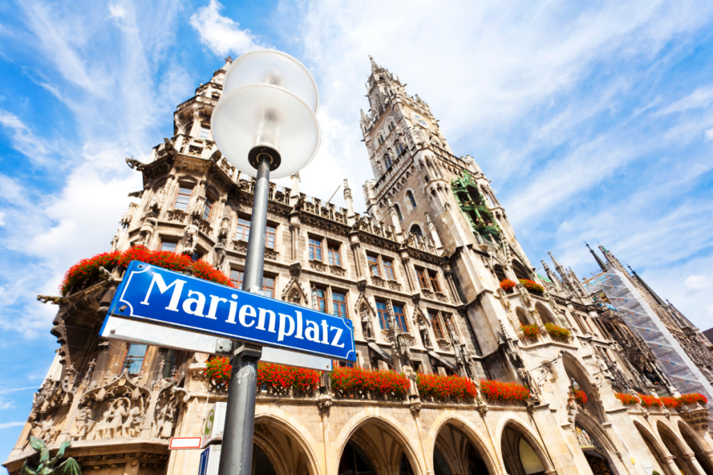 Wide-angle photo of the Marienplatz sign