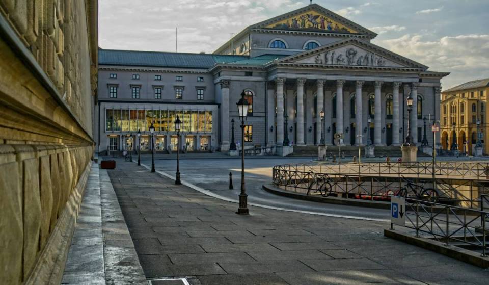 The Bavarian State Opera is celebrating the start of the new season with a look behind the scenes, music, and hands-on activities—all with free admission
