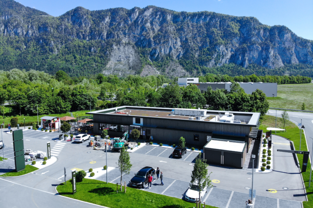 Parking lot at a restaurant in Vor den Bergen