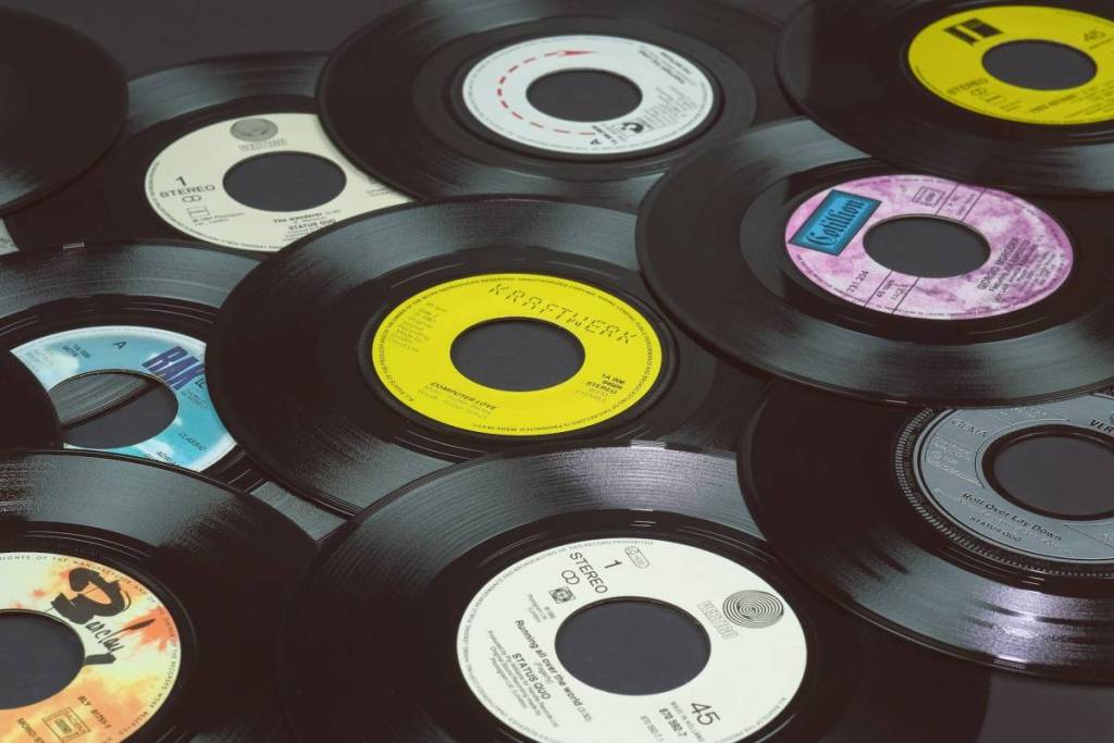 vinyl records without sleeves