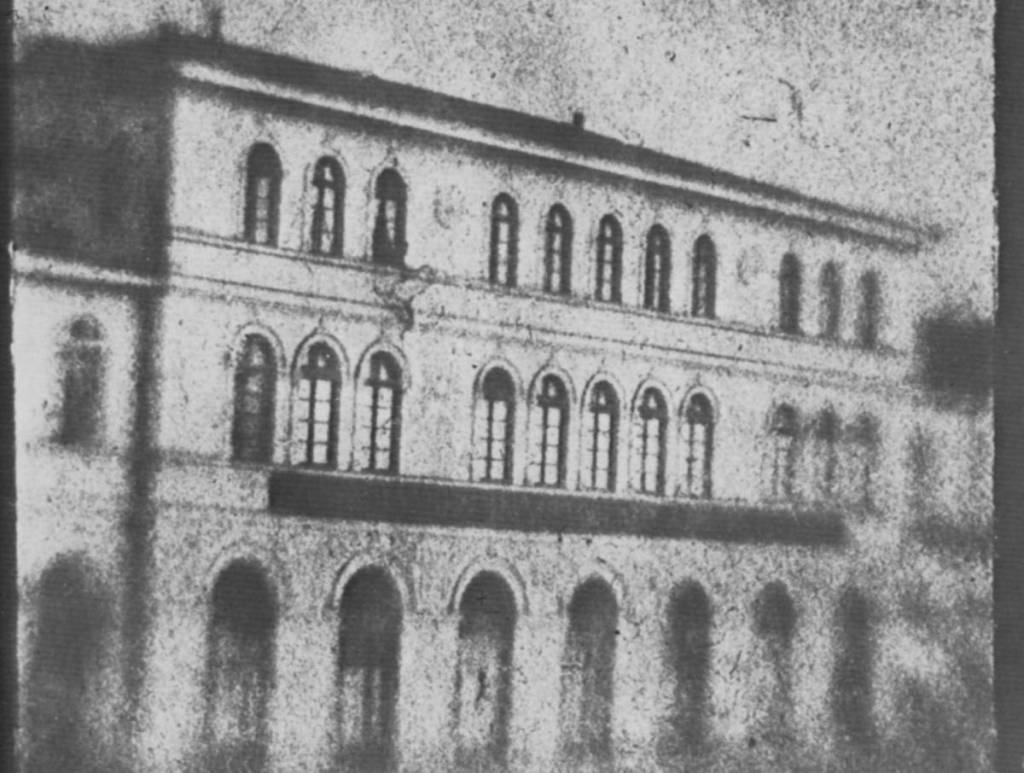das mittelgebäude des bazars in einer alten schwarz weiß aufnahme
