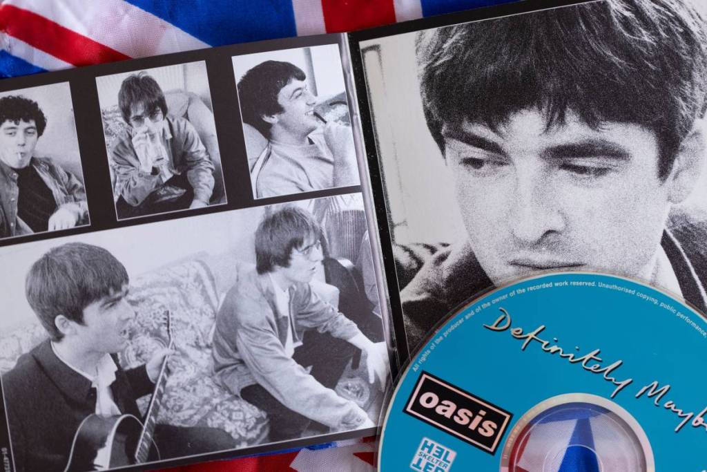 album definitely maybe und bilder von oasis