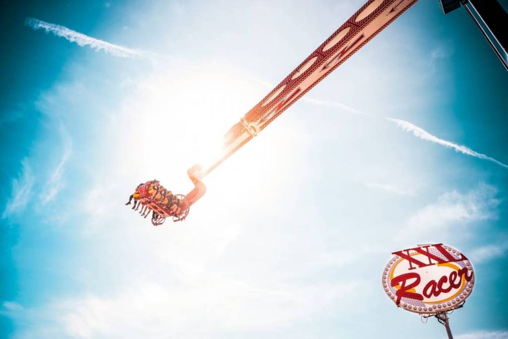racer auf der wiesn in der sonne