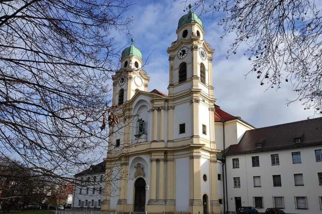 St. Michael von außen