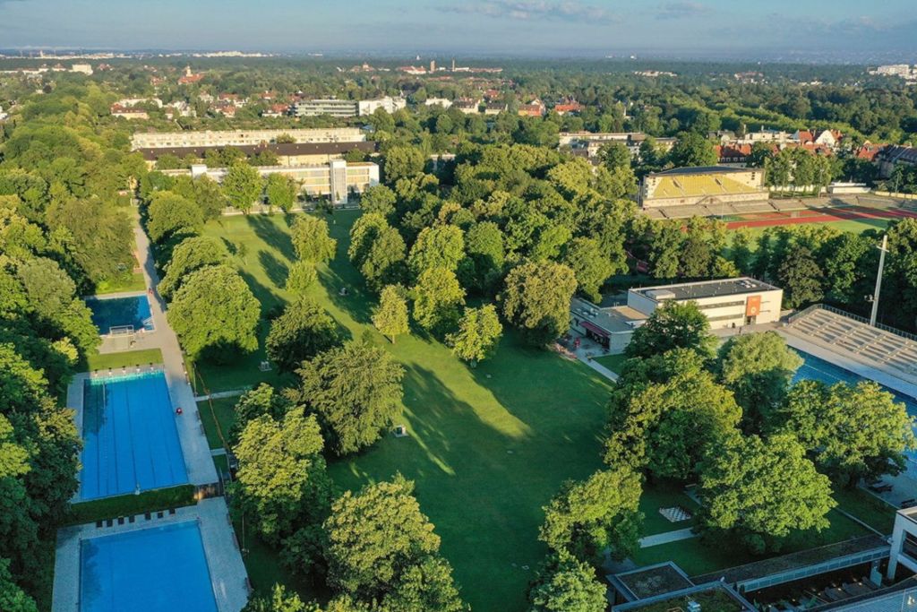 Dantebad in München aus der Vogelperspektive