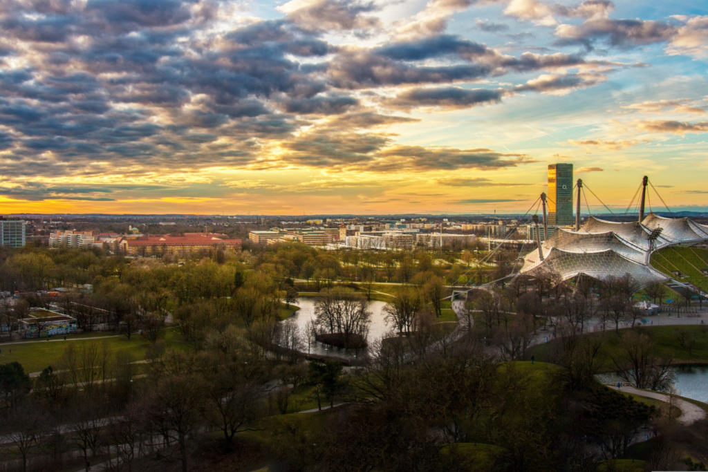 Aussicht vom Olympiaberg bei Sonnenuntergang