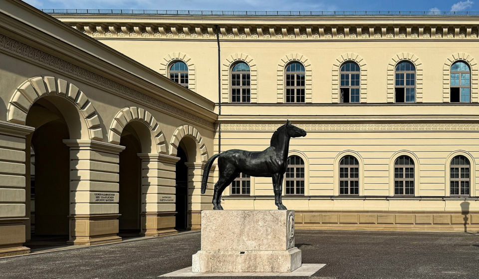 Im Jahr 1869 gründete Adele Spitzeder eine Bank in München und schuf das erste Ponzi-System der Welt; heute befinden sich hier 4,1 Mio. Akten im Hauptstaatsarchiv