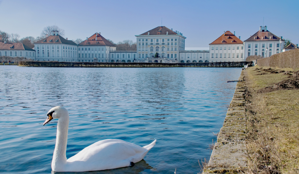 Im Jahr 1664 ließ Kurfürst Ferdinand Maria ein Sommerhaus zur Geburt seines Erben erbauen – heute ist das Schloss eine der bekanntesten Sehenswürdigkeiten Münchens