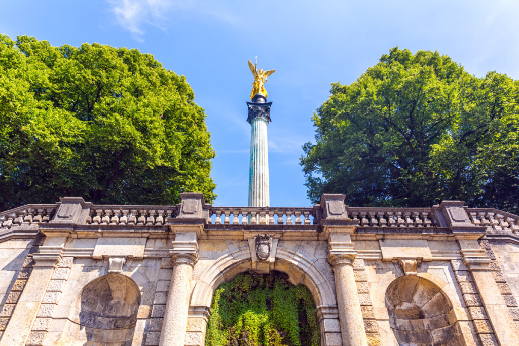friedensengel über der luitpoldterrasse