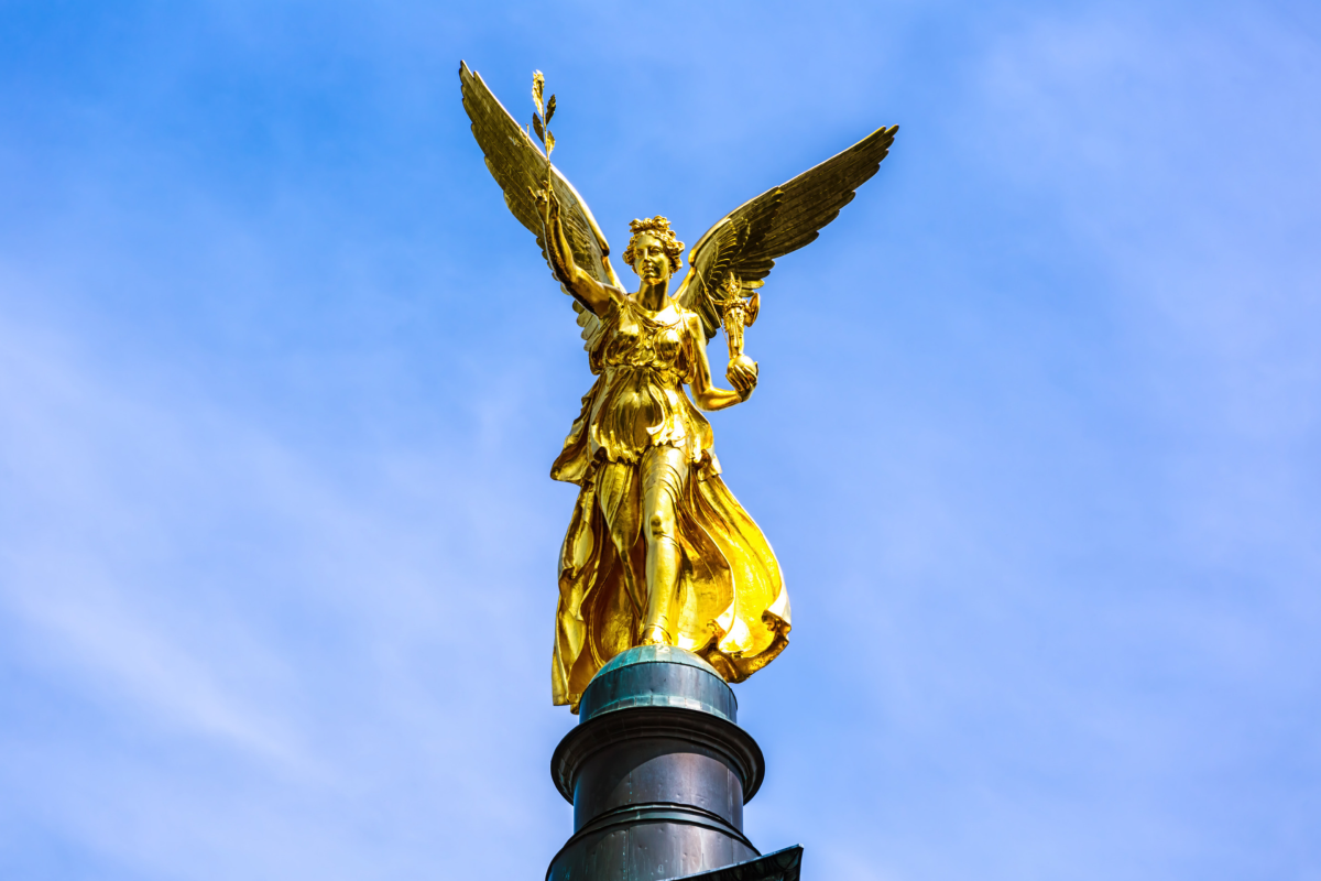 In 1981, Munich's Angel of Peace was in danger of plummeting 32