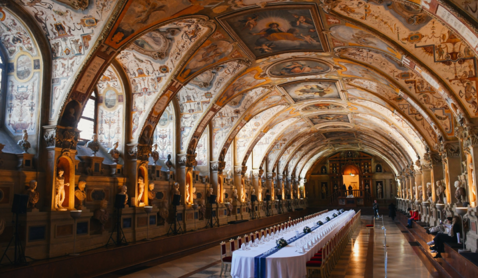„Pomp und Pose“ bei der Residenzwoche: So glamourös feiert München den 300. Todestag von Kurfürst Max Emanuel mit Konzerten, Führungen und U30-Tickets für 10 Euro