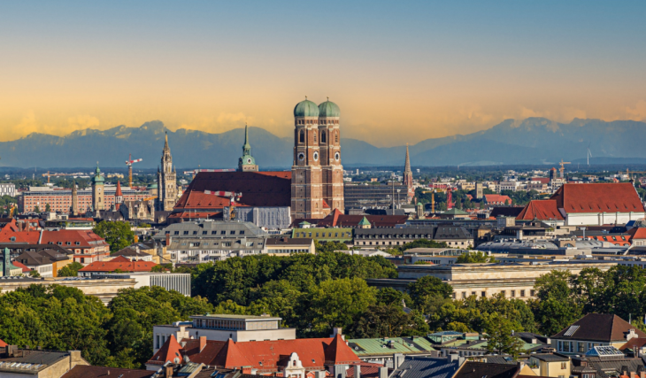 1488 wurde diese Kirche mit ihren knapp 99 Meter hohen Türmen nach nur 20 Jahren Bauzeit fertiggestellt; heute dominiert sie noch immer unangefochten die Münchner Skyline