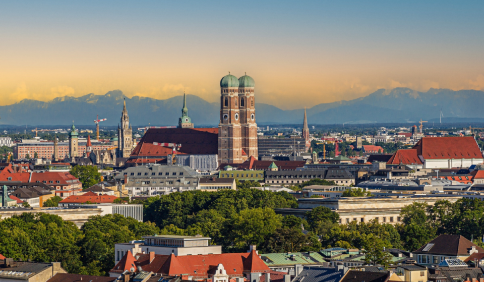 1488 wurde diese Kirche mit ihren knapp 99 Meter hohen Türmen nach nur 20 Jahren Bauzeit fertiggestellt; heute dominiert sie noch immer unangefochten die Münchner Skyline