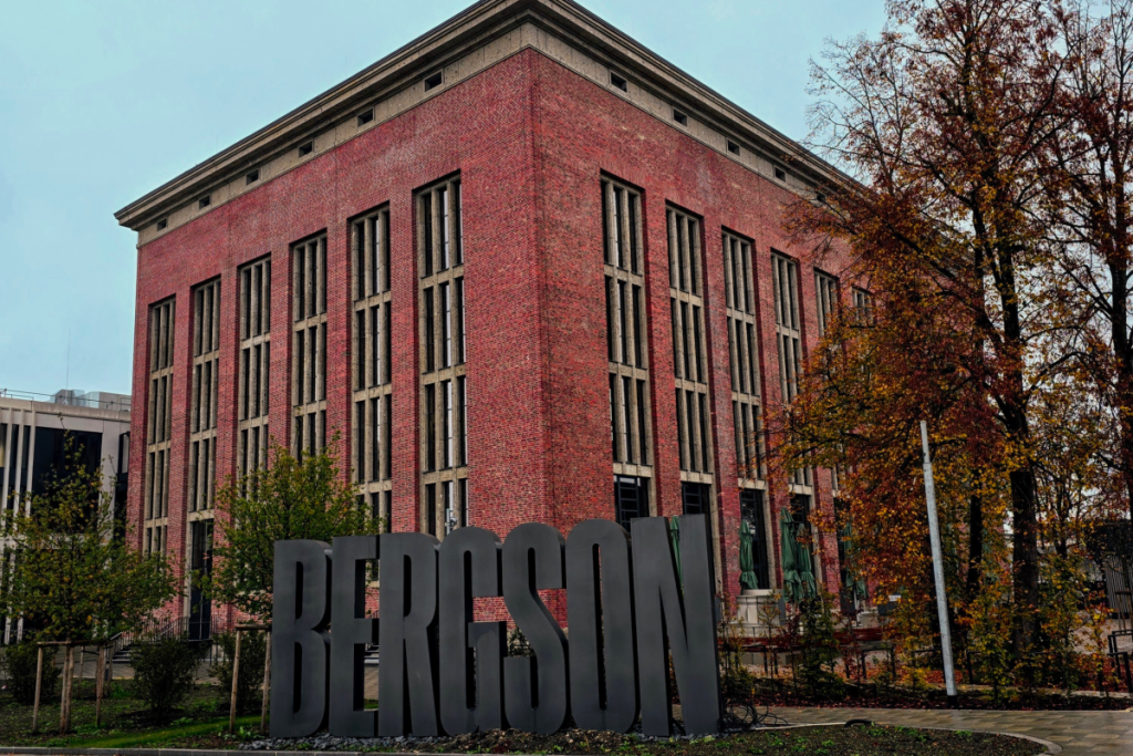 Von Geister-Rundgängen bis Metal Night: Das Bergson Kunstkraftwerk München verwandelt ein geschichtsträchtiges Heizwerk in die spektakulärste Halloween-Location der Stadt