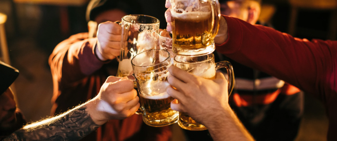 Dieses queere, bayerische Wirtshaus im Glockenbachviertel bringt frischen Wind in Münchens Gastro-Szene