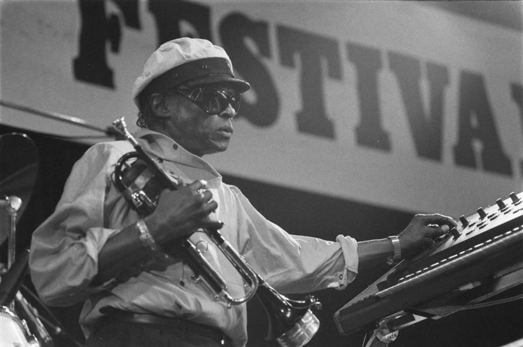 100 Jahre Miles Davis: München feiert die Jazzlegende im November mit einem epischen Konzerterlebnis im Prinzregententheater