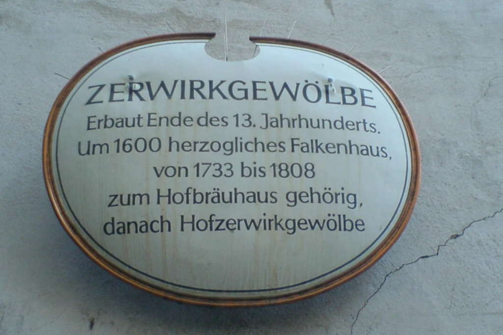 schild am zerwirkgewölbe