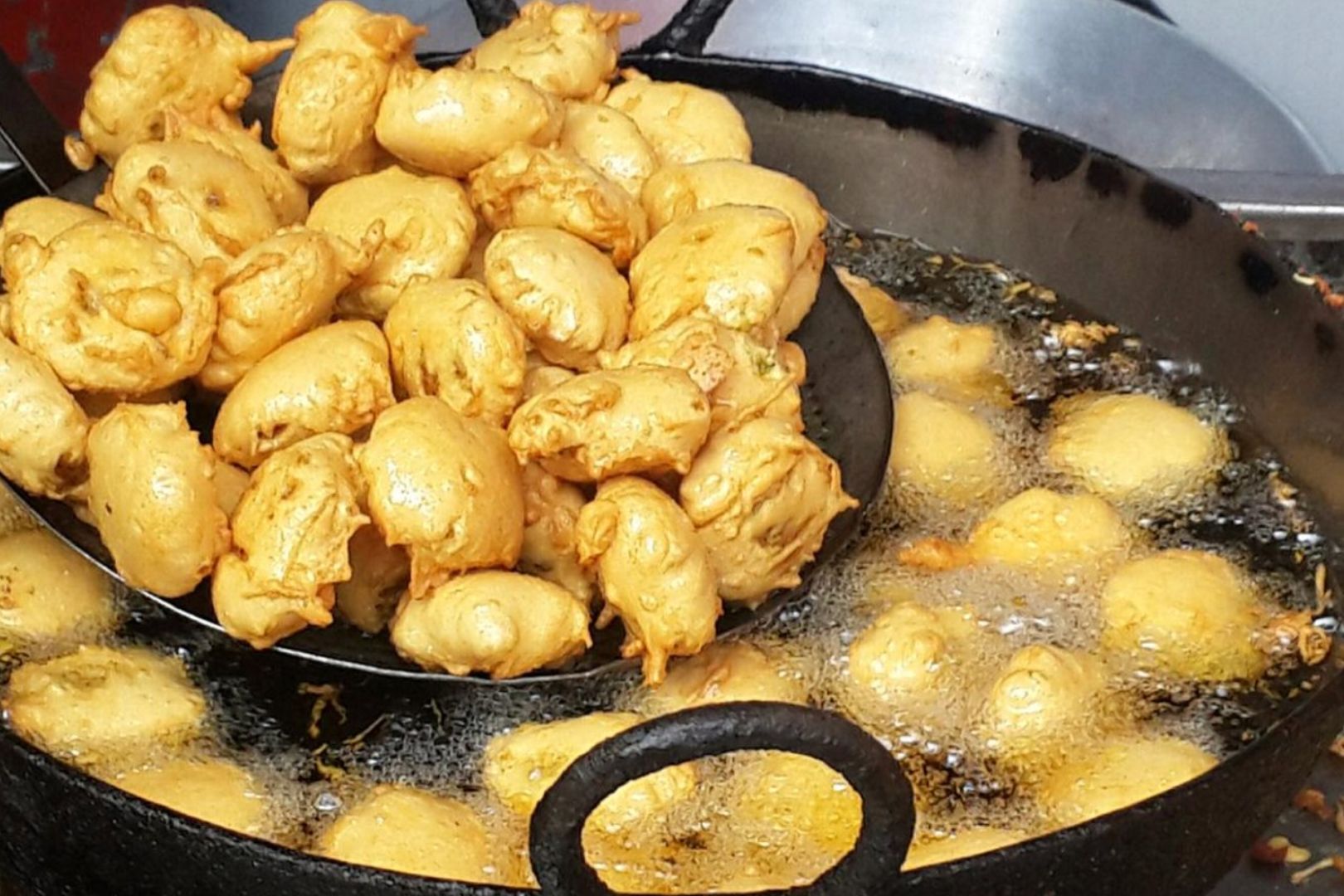 Freshly fried vada pavs at Golden Vada Pav