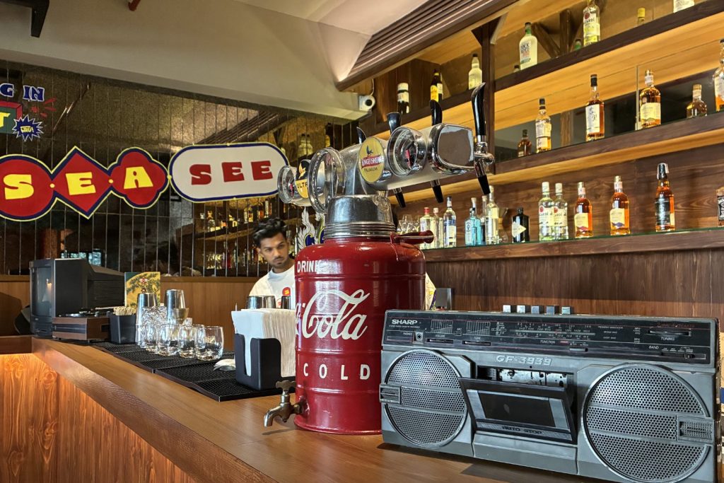seasee bar and retro decor
