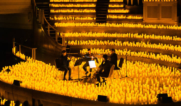 Non è la solita serata: a Napoli i migliori concerti Candlelight del 2026 reinterpretano i grandi classici a lume di migliaia di candele