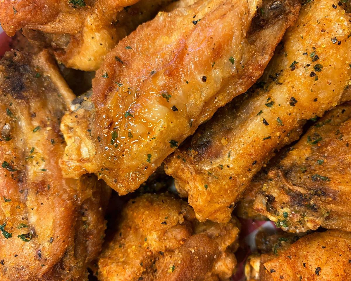 7 Sensational Spots With FingerLickin' Chicken Wings In Nashville