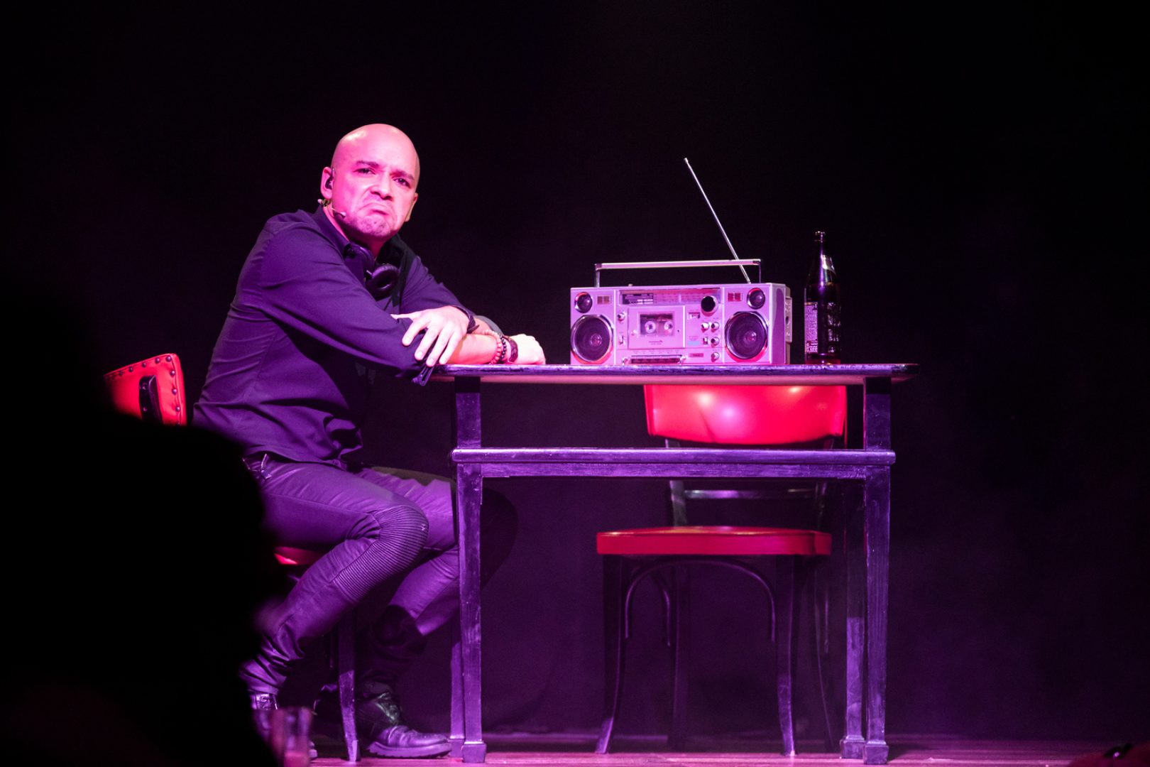 Julian Fontalvo sat on stage with an old radio facing the audience
