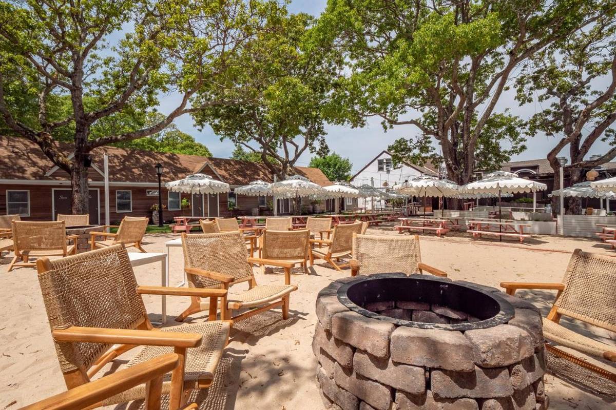 The Best Bars In The Hamptons (2024)