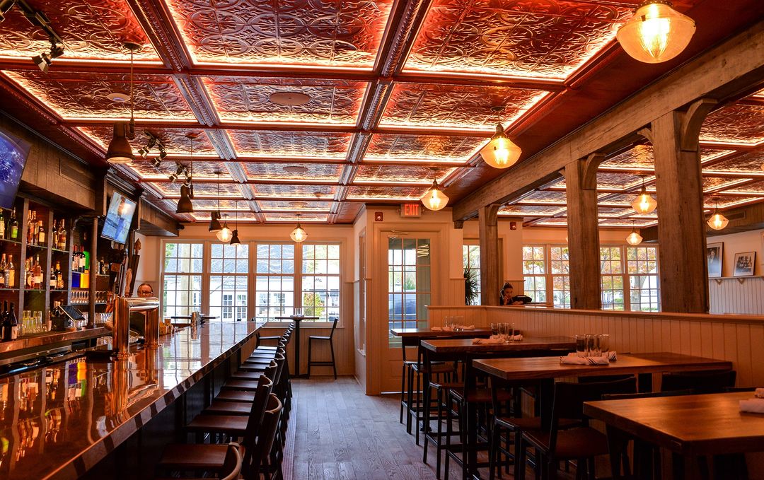 The Best Bars In The Hamptons (2024)