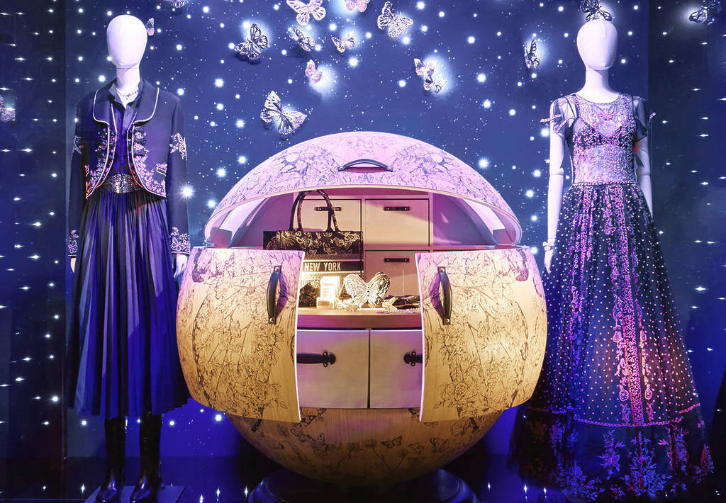 Here's A First Look At Saks Fifth Avenue's 2023 Holiday Windows