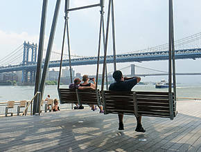 Estos columpios gigantes frente al mar son uno de los secretos mejor guardados de Nueva York y ofrecen unas vistas de ensueño del horizonte.
