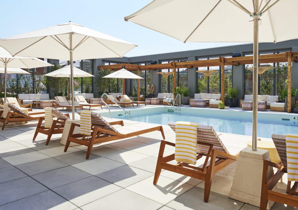 Piscine de l'hôtel Rockaway à New York