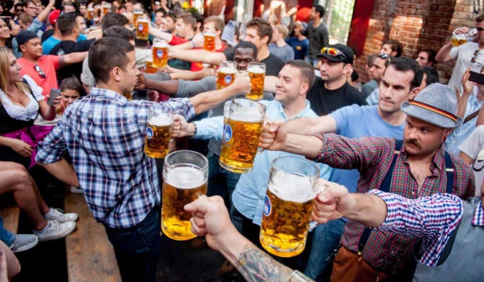 7 Oktoberfest-Events in NYC – Bier, Bratwürste und Bands den ganzen Monat lang